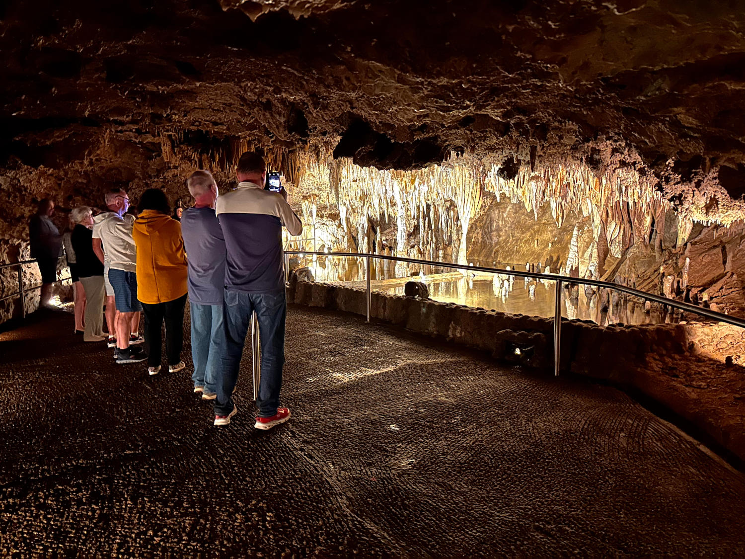 Nieznane Oblicze Wisconsin: Jaskinie, Architektura i Smaki Natury - 1 dzień